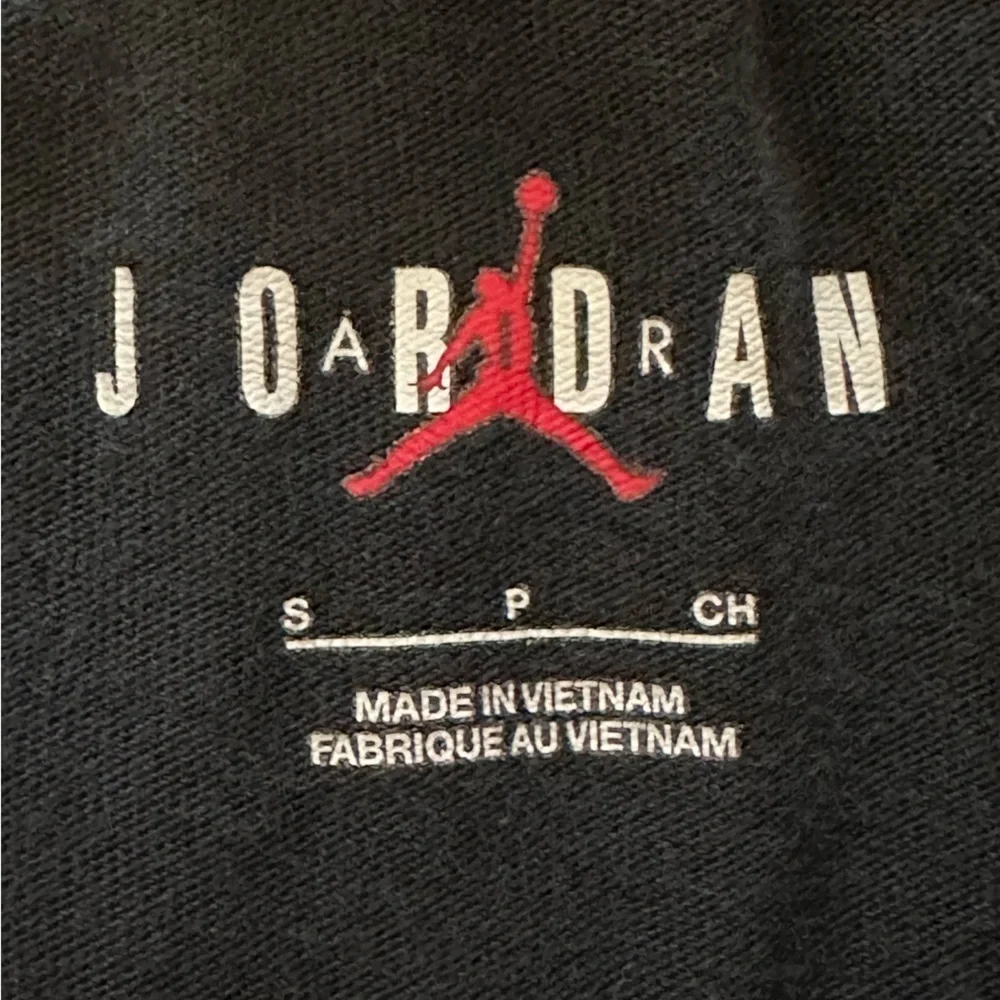 Nike Air Jordan Flight Essentials Holiday Black Red T Shirt Santa Feet Small - Picture 4 of 4